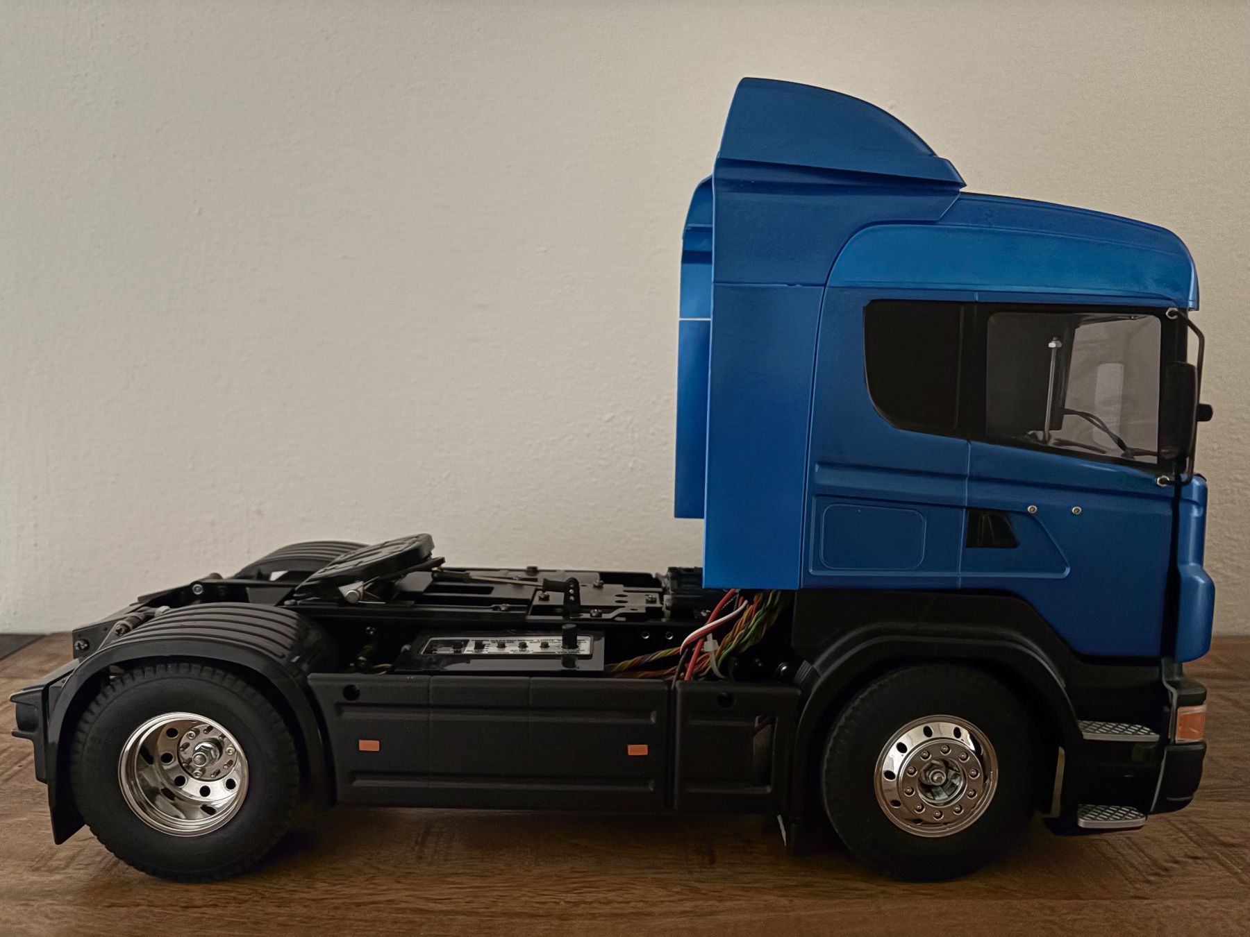 Tamiya Modellismo RC: Tamiya Scania R470 1/14 avec télécommande RC – Usato da Chêne-Bourg venduto da pr220 1