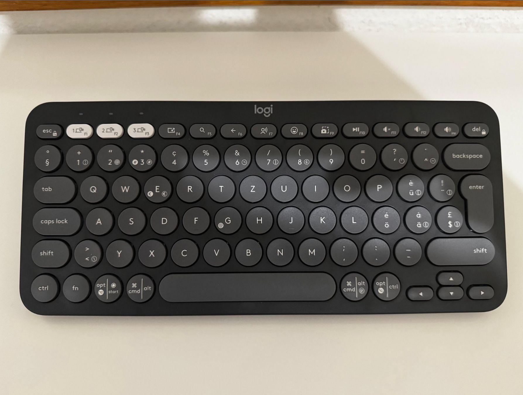Logitech Tastiere: Logitech Set: K380s Pebble Keys 2 - G203 Gaming Mouse – Usato da Baden venduto da baranbueyuekbodur
