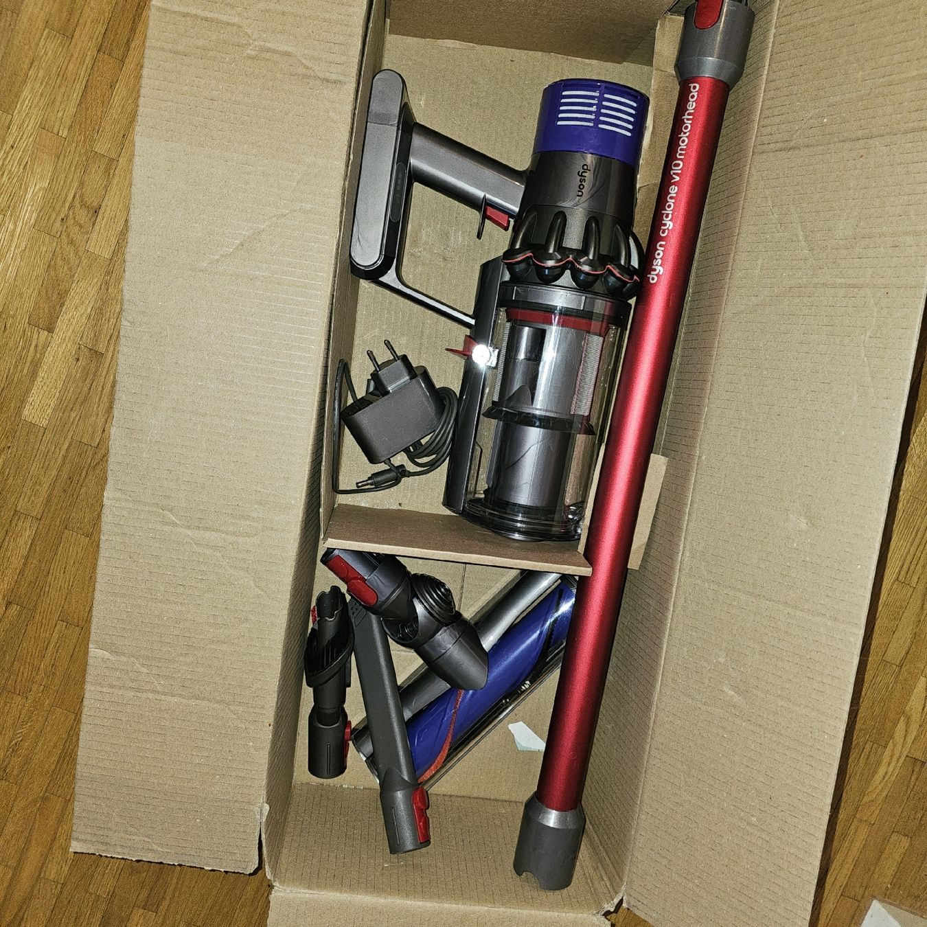 Dyson Aspirapolveri & Accessori: Dyson v10 Neuf – Nuovo (secondo la descrizione) da Plan les ouates venduto da Braun_charly 1