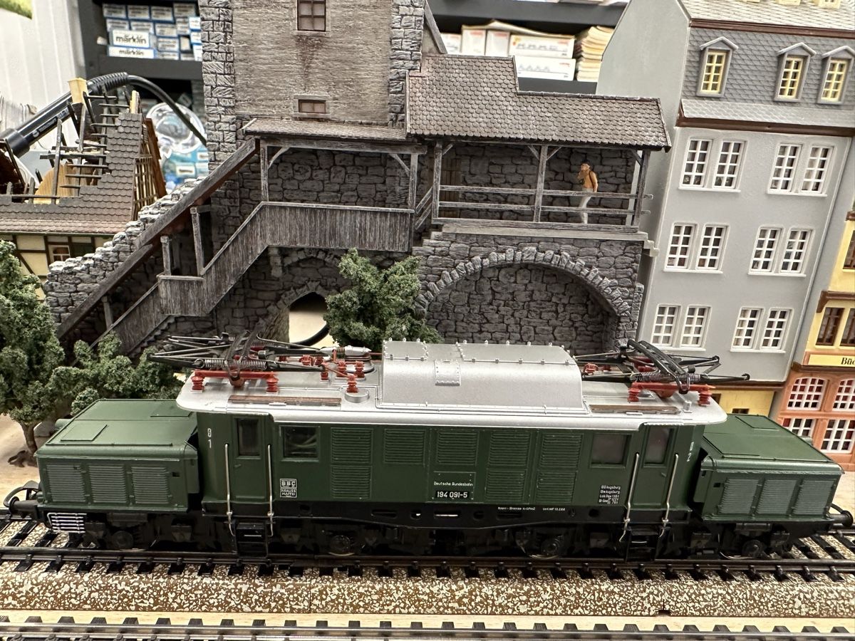 Märklin Modellini di ferrovie: Märklin 3322 DB BR 194 091-5 – Usato da Lupsingen venduto da New-Haven 1