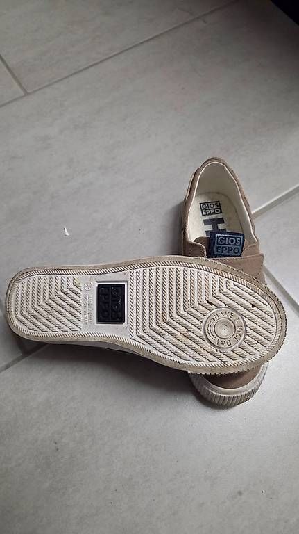 Scarpe per ragazzi: Stoff Kinderschuhe Grösse 33 – Usato da Würenlingen venduto da ram_97c8 1