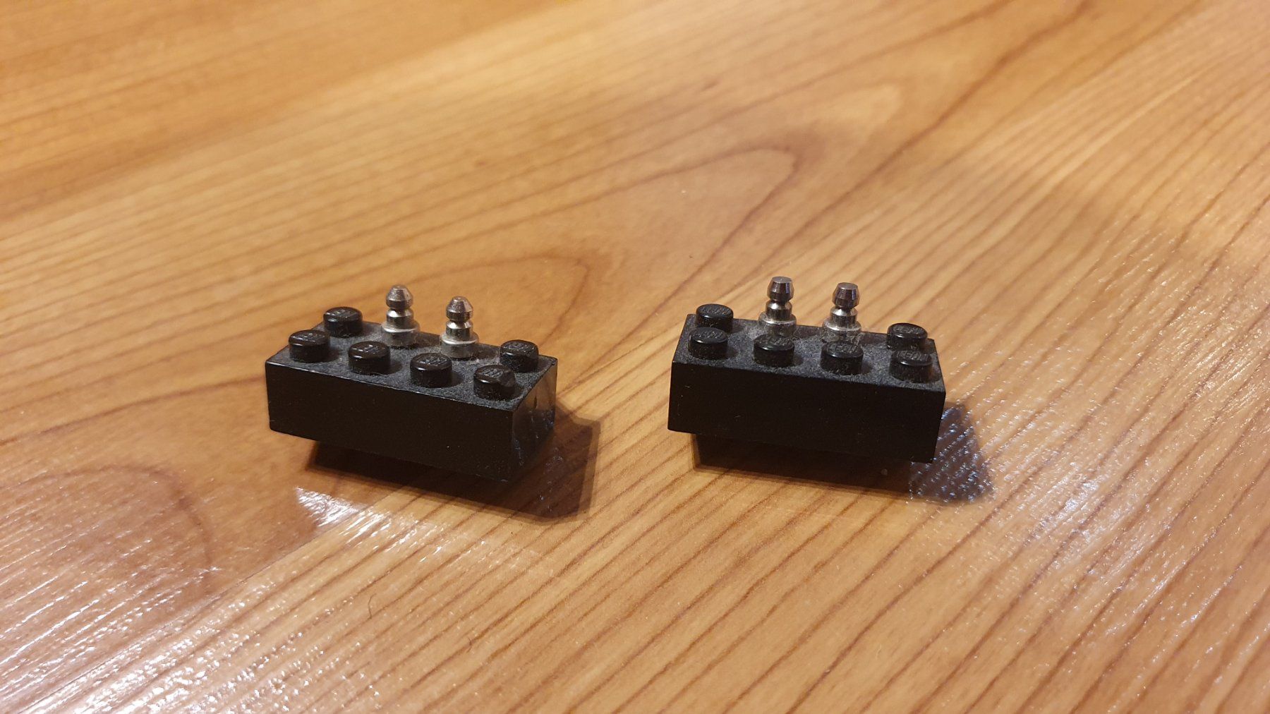 Lego Giocattoli: LEGO Eisenbahn 12V 2 Schleifer Stromabnehmer – Usato da Würenlingen venduto da LegoSwitzerland 1