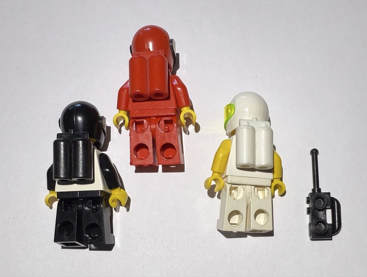 Lego Spielzeuge: 3 Stück Lego Figuren Classic Space Astronaut. – Gebraucht aus Rheinfelden von zim_2hqc 2