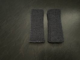 Handgestrickte Pulswärmer Amedisli Grau 