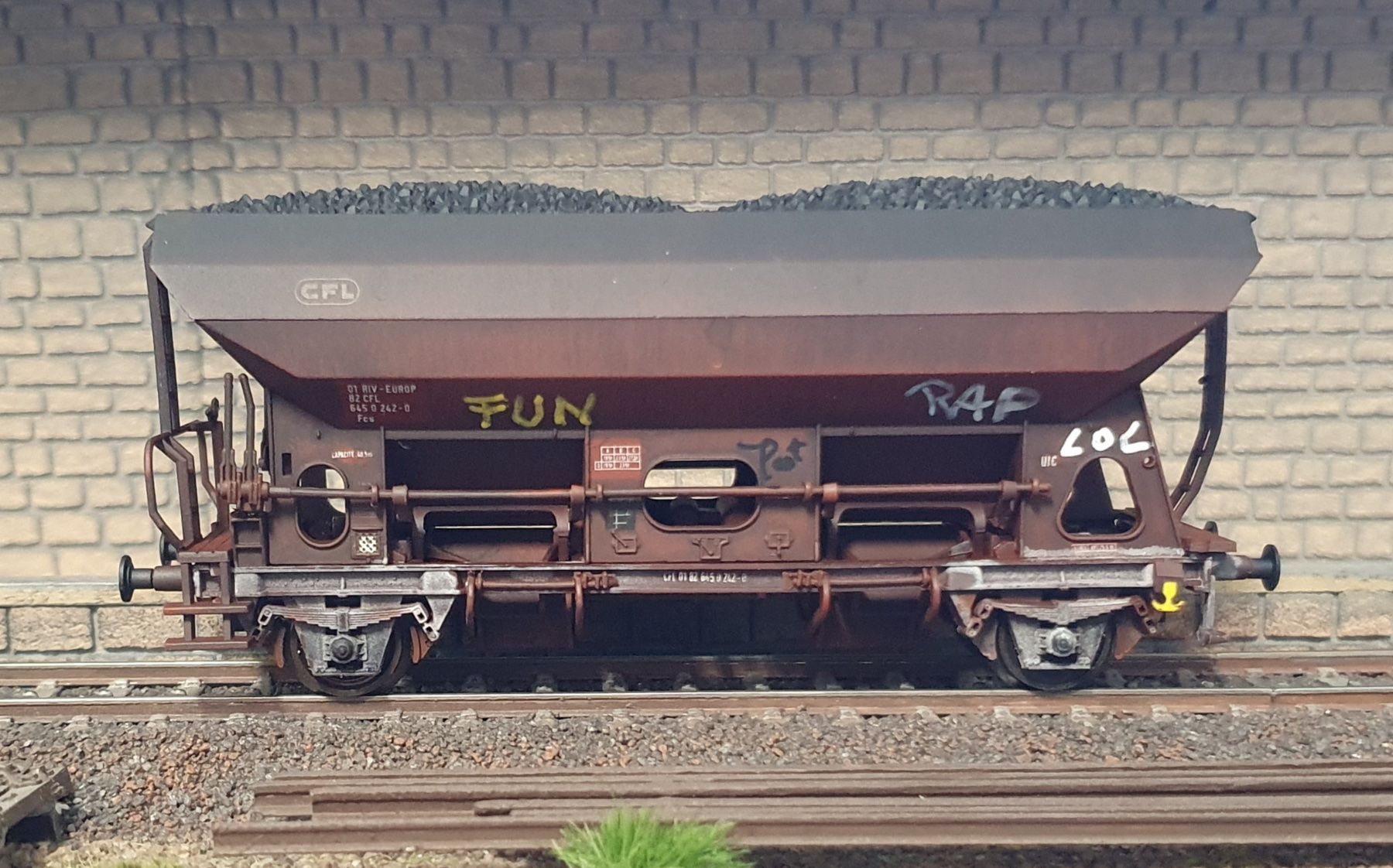 Roco Modellini di ferrovie: WAGON TREMIE, CFL, ROCO 46235, PATINE + GRAFFITIS – Usato da Loveresse venduto da FIFILOULOU 1