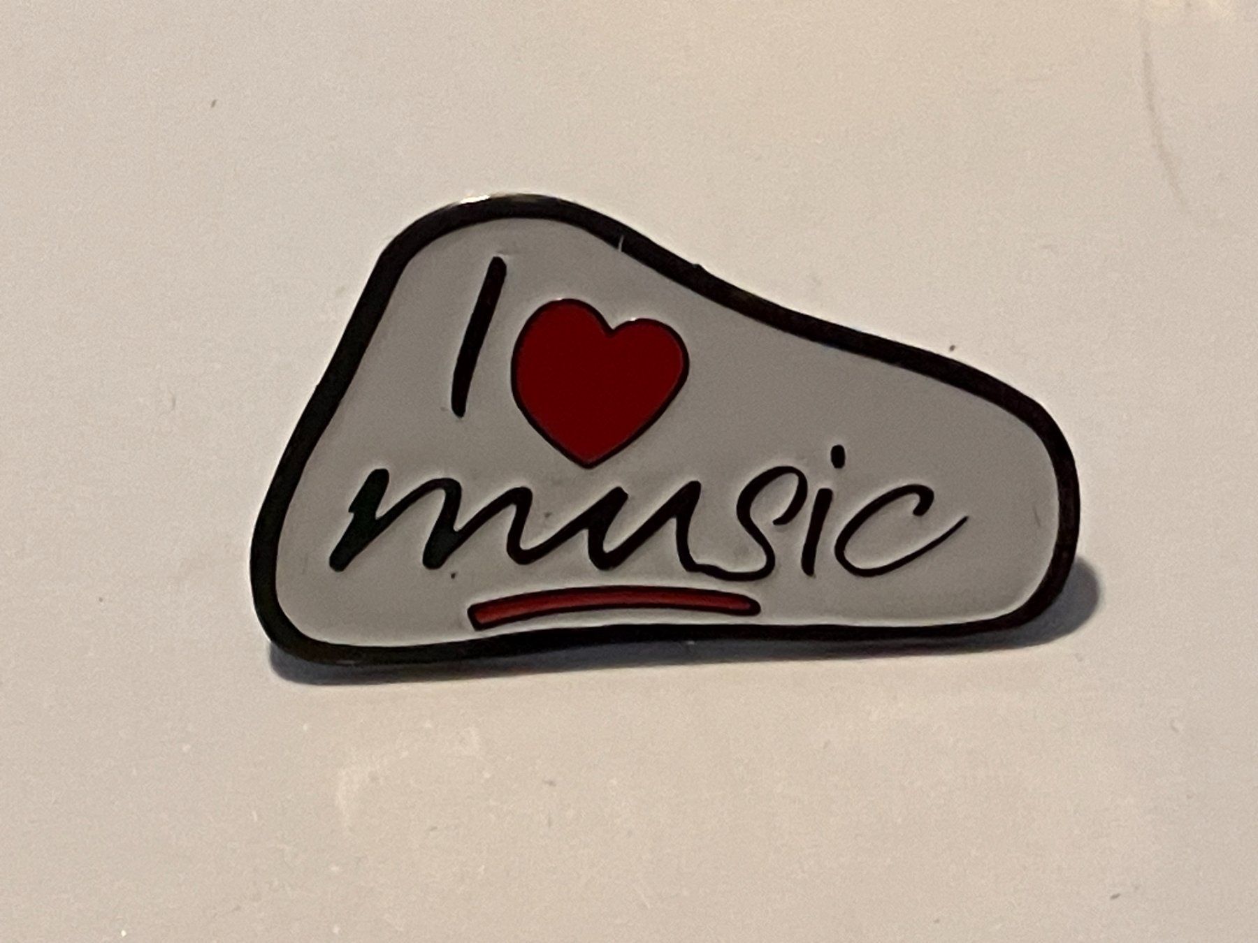 Placchette & Badge: 1 Pin I Love Music – Usato da Basel venduto da djwwpp