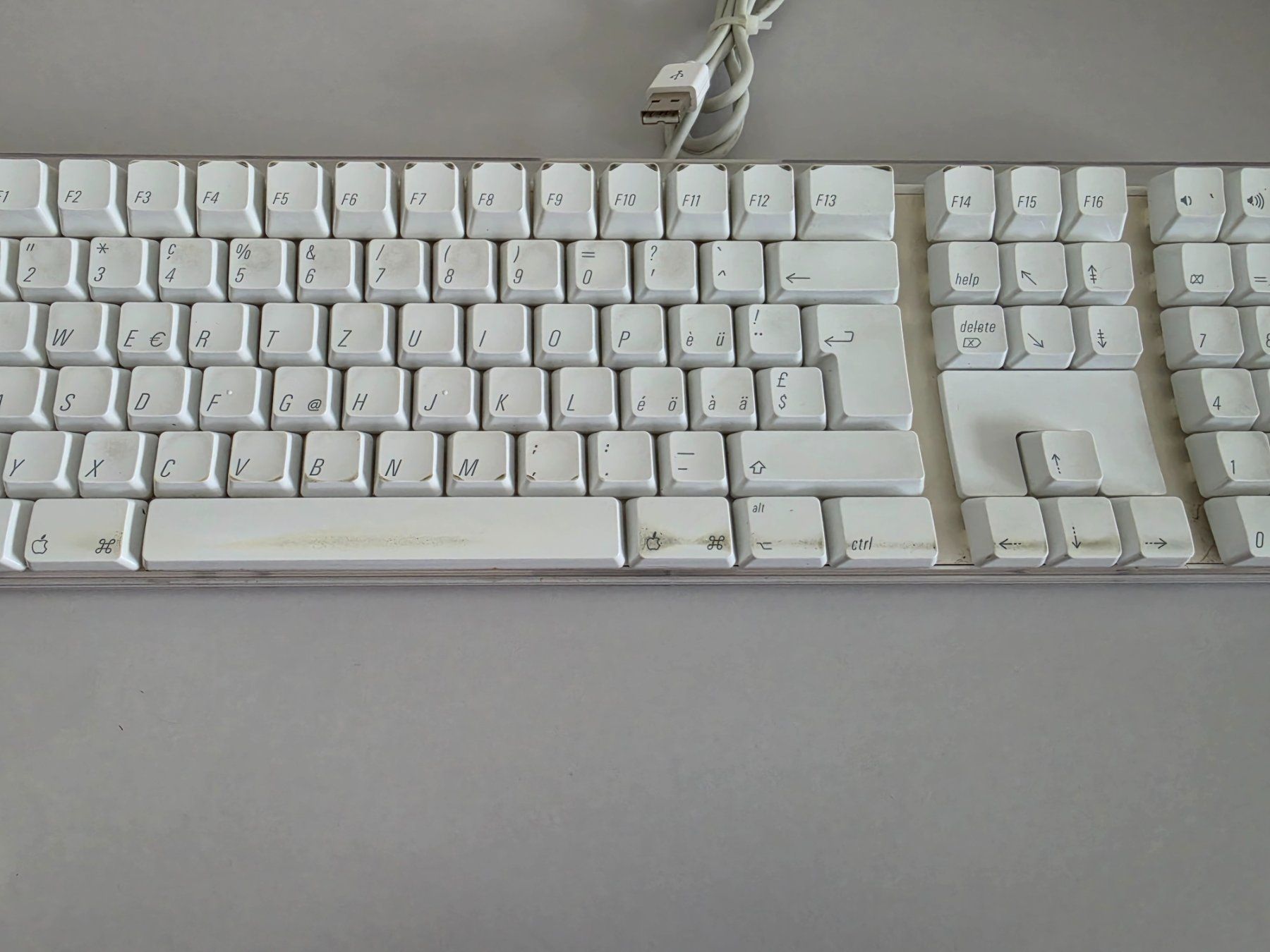 Apple Claviers: Apple Keyboard A1048 - USB - Ziffernblock - CH-Layout 2003 – D'occasion à Birr par DisDas 2