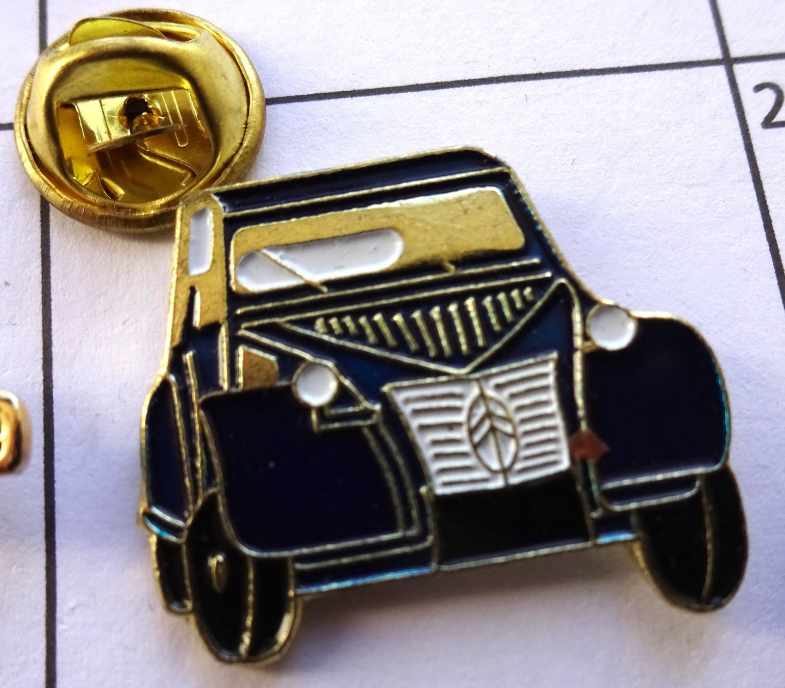 Placchette & Badge: Pin Citroen 2 PS  Dunkelblau – Usato da Utzenstorf venduto da BUtter81