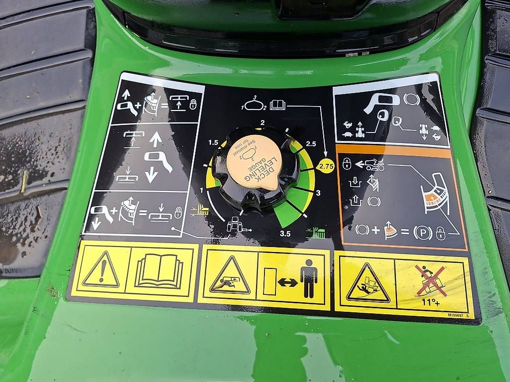 Rasenmäher: John Deere Rasentraktor X300R - mit Schneepflug – Gebraucht aus Plaffeien von ar01l842 3