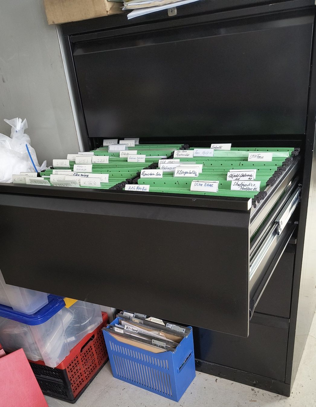 Armadi: Registerschrank – Usato da Laufen venduto da Rimita