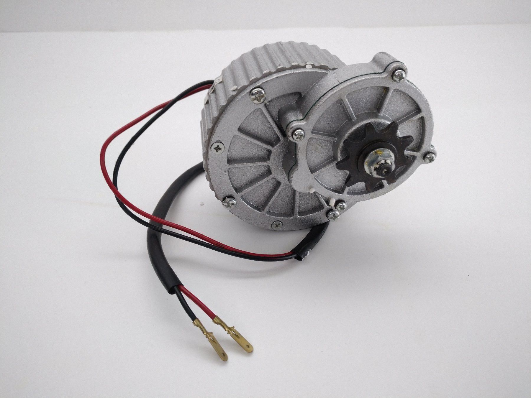 Motoren: DC Getriebemotor 36V 500W  570U/min – Neu (gemäss Beschreibung) aus Männedorf von jplanz