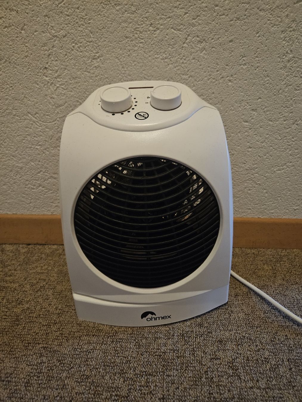 Ohmex Radiatori: Ohmex HET 1802 Elektroheizer klein 1500-2000W guter Zustand – Usato da Davos Platz venduto da egl_h2gt