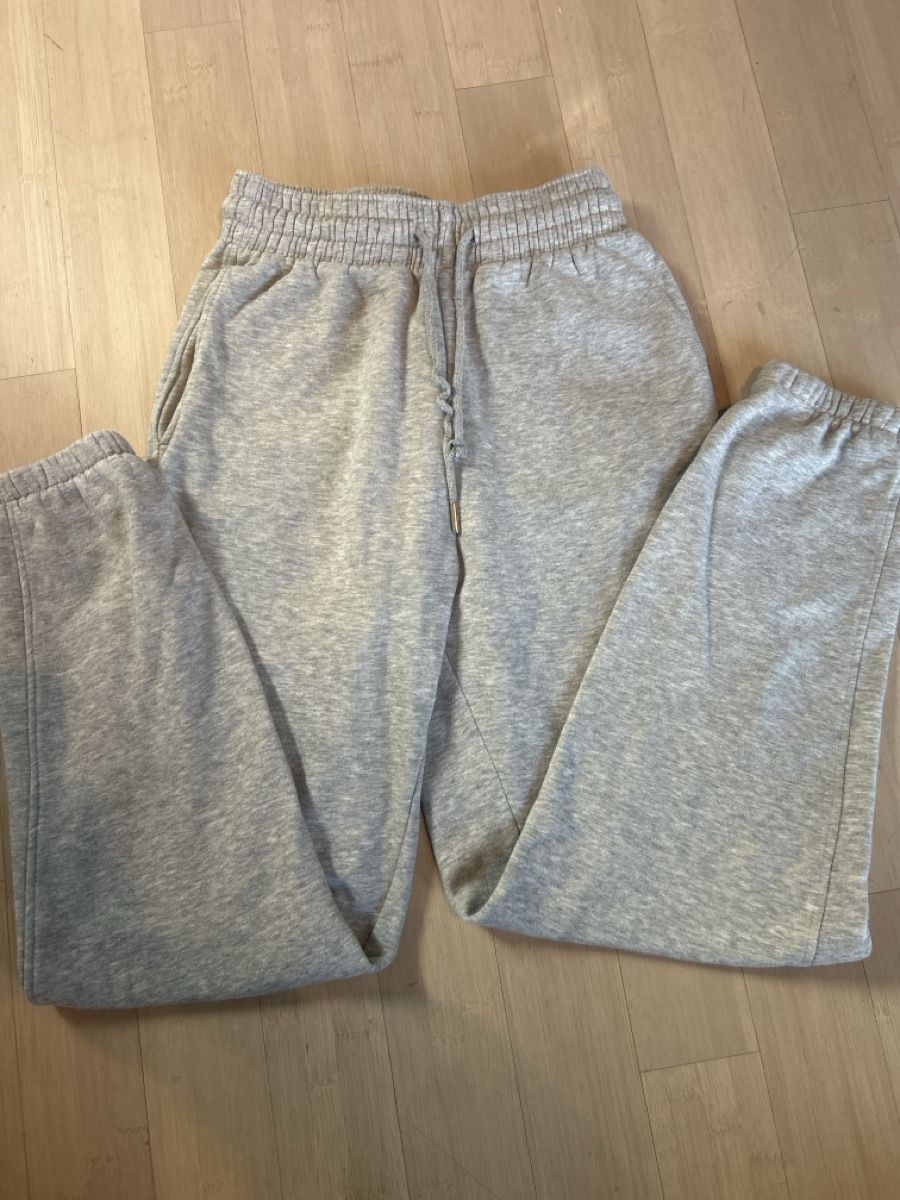 H&M Pantaloni: Graue Jogginghose – Usato da Benken ZH venduto da Schaf108