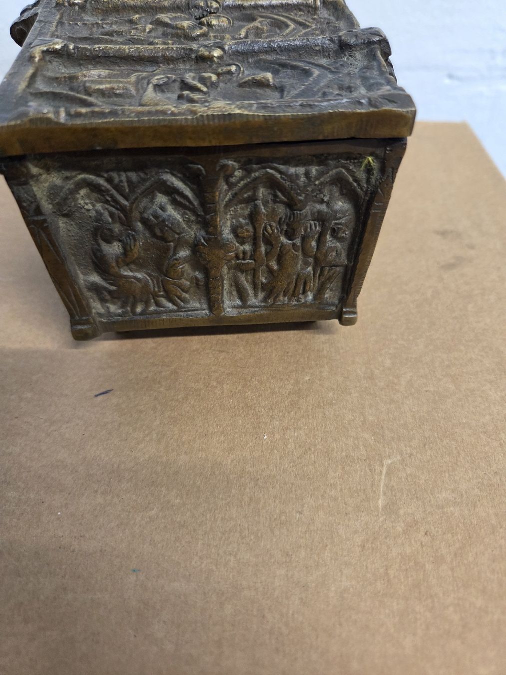 Barattoli: Antike Schmuckschatulle aus Bronze mit Relief – Usato da Dietikon venduto da Allegra34 4