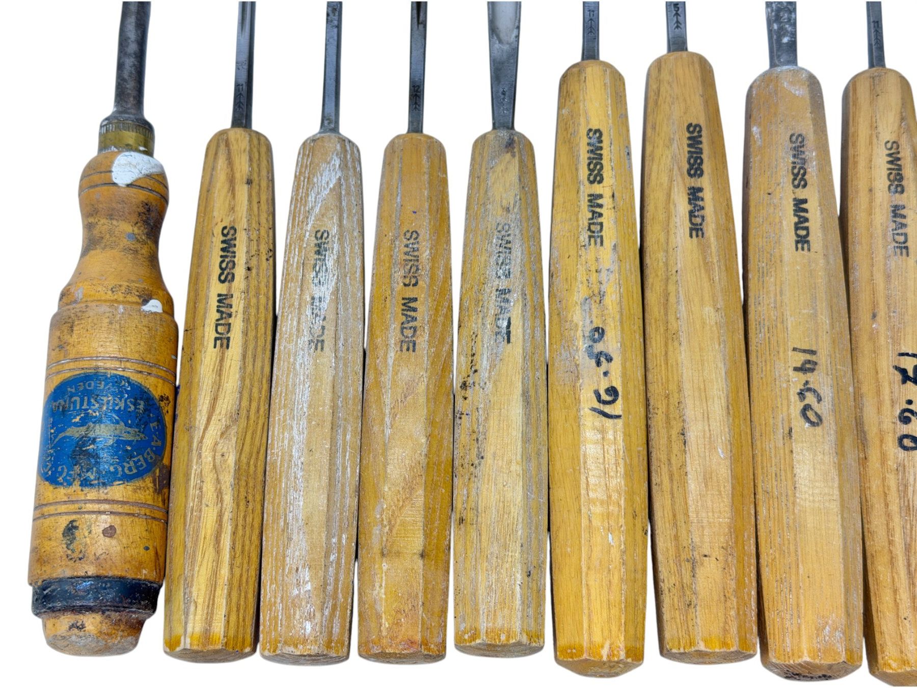 Swiss Tutti gli attrezzi: Lot 13 outils sculpture bois Swiss Made (gouges + ciseaux) – Usato da Cossonay-Ville venduto da Antiquora 1