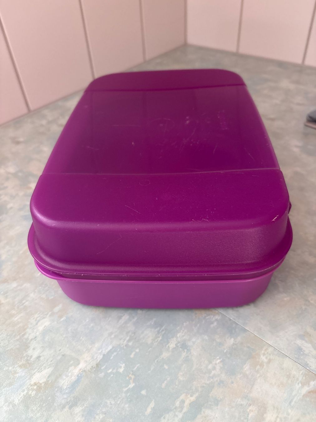 Tupperware Contenitori & Simili: Tupperware Box lila gebraucht – Usato da Züberwangen venduto da are1968 2