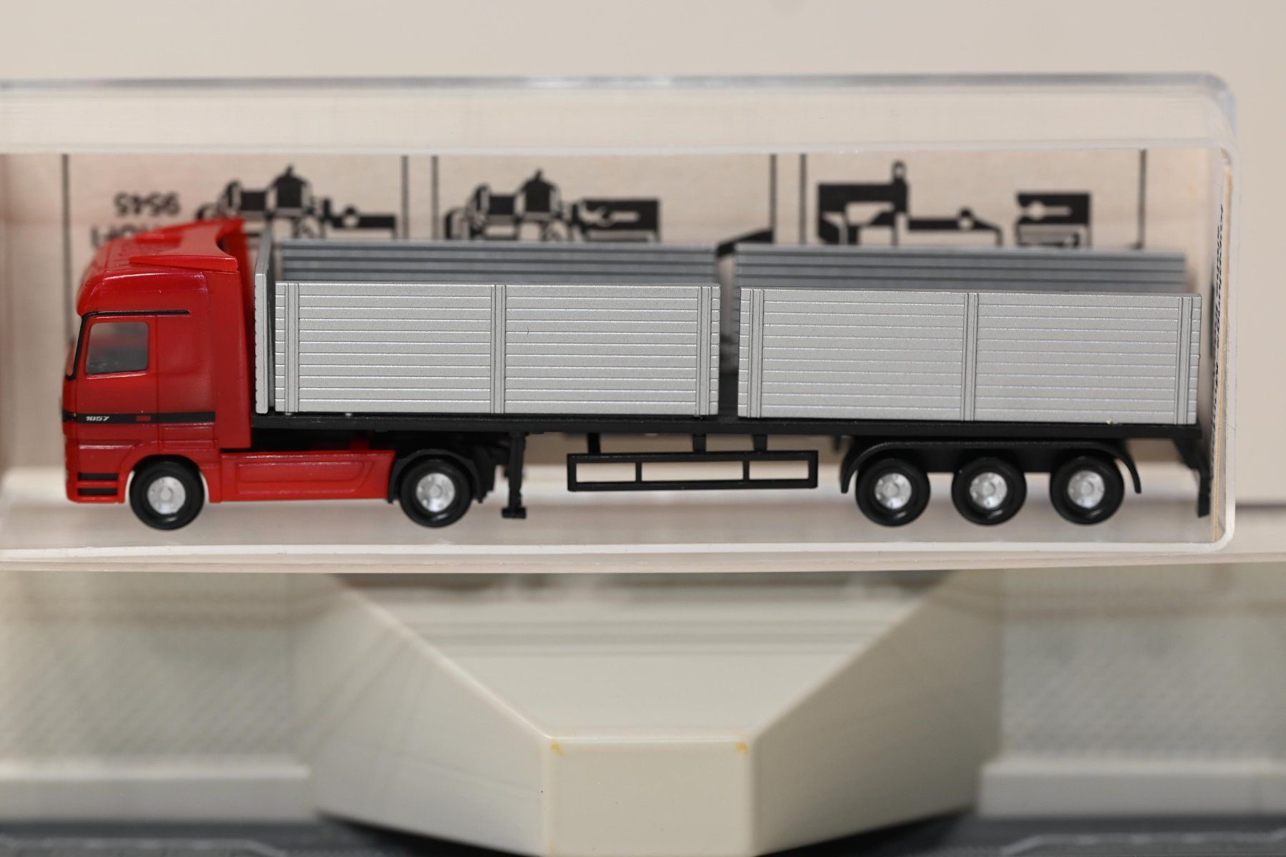 Fleischmann Modellini di ferrovie: Hupac mit LKW Fleischmann Spur N mit OVP – Usato da Laupen ZH venduto da Zmoewe 4