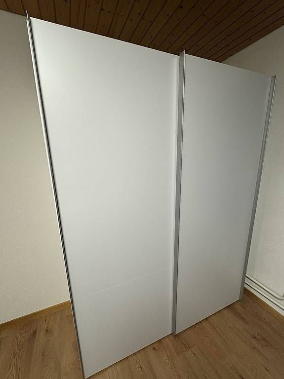 Pfister Schränke: Pfister Schrank mit Schiebetüren – Gebraucht aus Derendingen von Happyever 1