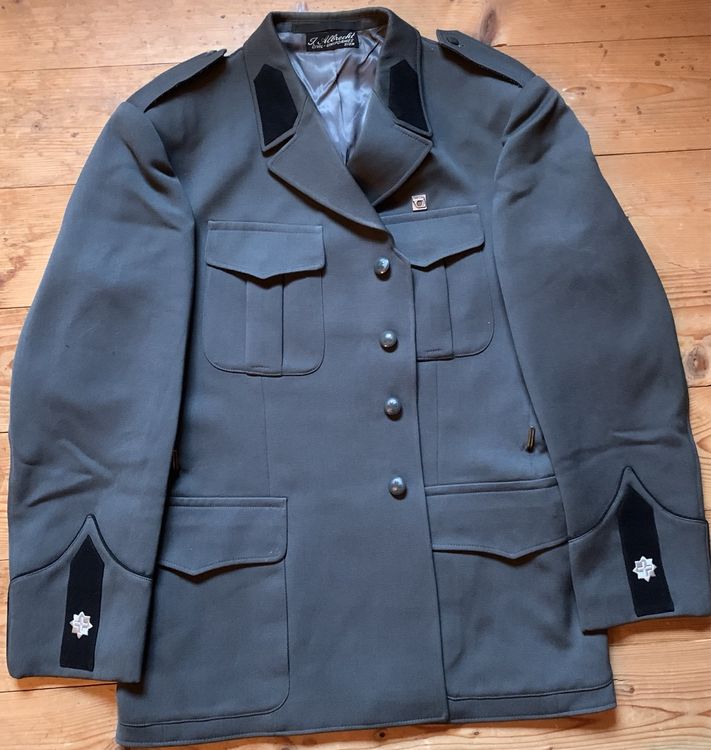 4 Uniformjacken vom Grenzwachtkorps 5
