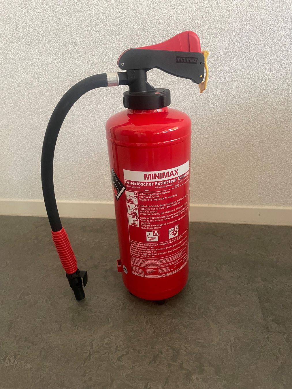 Estintori: MINIMAX Schaumlöscher 34A / 144B – Usato da Gümligen venduto da Brocki-Reimal-Stift