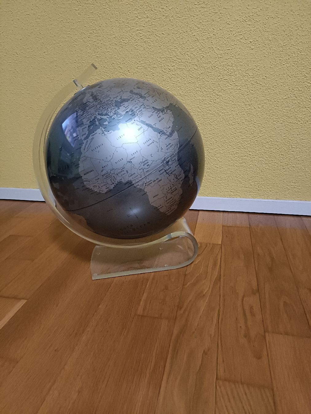 Altro in Decorazioni & Accessori: Stylischer Globus in Silber-Metallic Optik – Usato da Uster venduto da alcor33 1