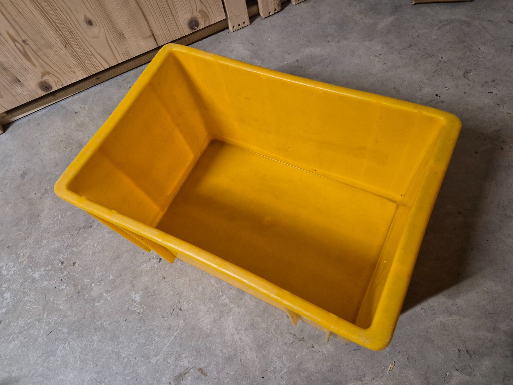 Contenitori & Simili: Bac jaune plastique grand format, occasion, robuste – Usato da Satigny venduto da salvatore73 3