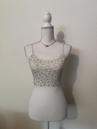 Brandy Melville crop top fleuri - Parfait pour l'été!