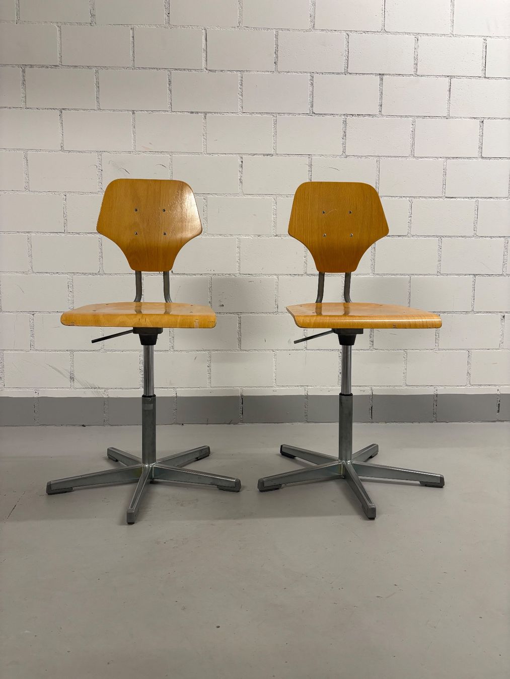 Embru Sedie: 2 SCHULSTÜHLE, EMBRU, ORIGINAL, VINTAGE, KLASSIKER – Usato da Dachsen venduto da Sven_Jasper