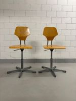2 SCHULSTÜHLE, EMBRU, ORIGINAL, VINTAGE, KLASSIKER