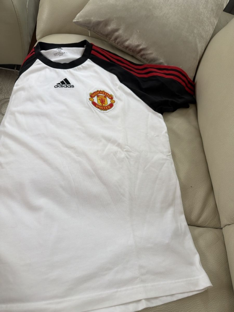 Adidas T-shirt: Adidas Manchester United Trikot Grösse M – Nuovo (secondo la descrizione) da Wangen ZH venduto da mecoss