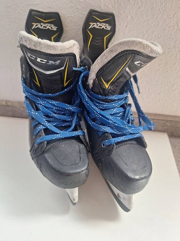 Pattini da ghiaccio: Schlittschuhe CCM  – Usato da Zuoz venduto da Nocino01