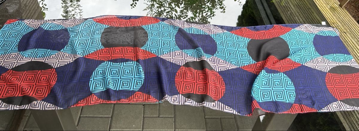 Foulard & Sciarpe: Lightweight Summer Scarf - Silk and Viscose - Patterned! – Nuovo (secondo la descrizione) da Saland venduto da ele_vc96