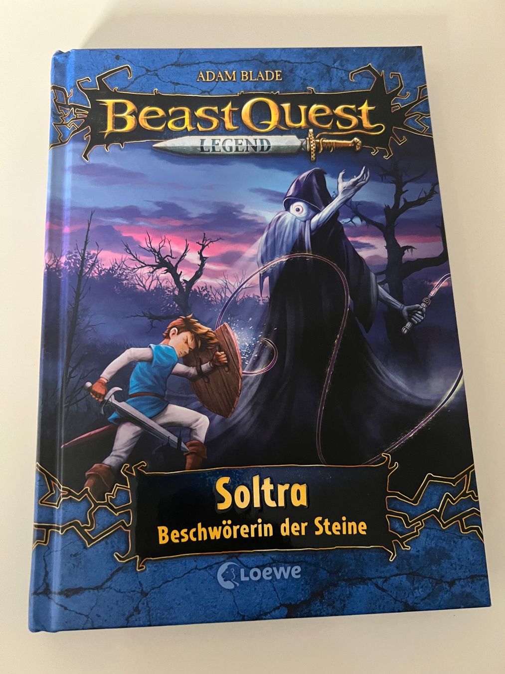 Libri: Beast Quest Legend - Soltra, Beschwörerin der Steine – Nuovo (secondo la descrizione) da Altstätten SG venduto da sheamus