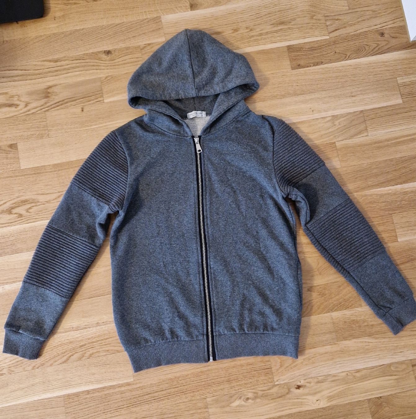 Maglioni & Felpe: Hoodie S-M – Usato da Zug venduto da opo_cy5d