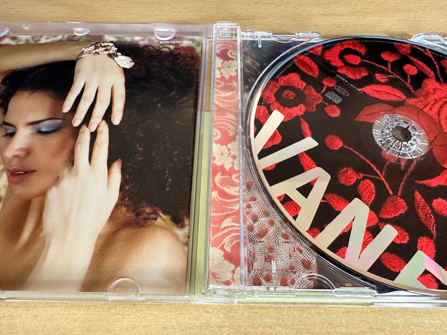 CD: Vanessa Da Mata – Essa Boneca Tem Manual – Usato da Rikon im Tösstal venduto da Alpenmutz 2