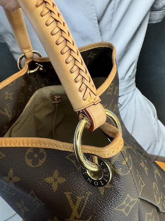 Louis Vuitton Taschen für Damen: Louis Vuitton Artsy Tasche Monogram – Gebraucht aus Männedorf von Jessiey 4