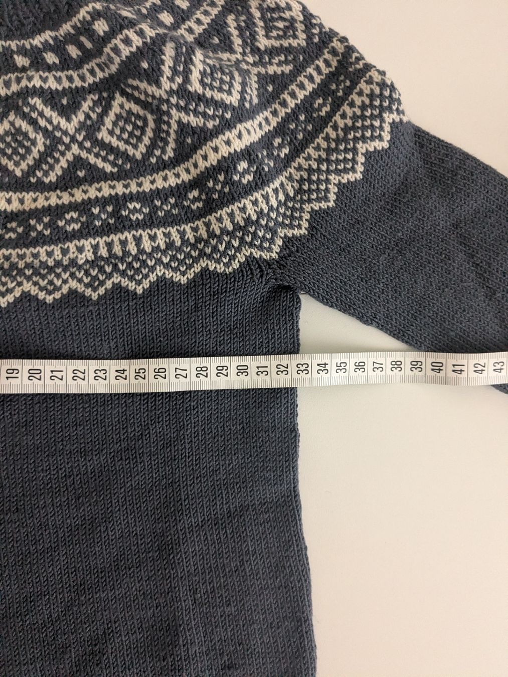 Pullover & Sweatshirts: Winter Strickpullover Grau/Weiss Gr. 110 Top Zustand! – Gebraucht aus Rorschach von olg_5qq2 1
