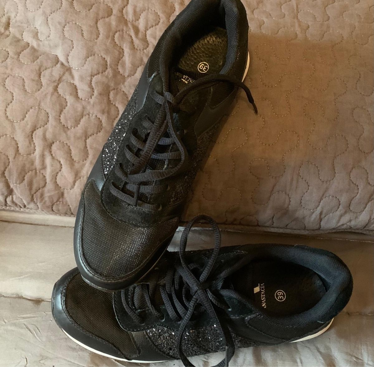 Damenschuhe: Schwarze Damen Turnschuhe, Grösse 39, Glitzer – Gebraucht aus Rikon im Tösstal von Spellbinder 7