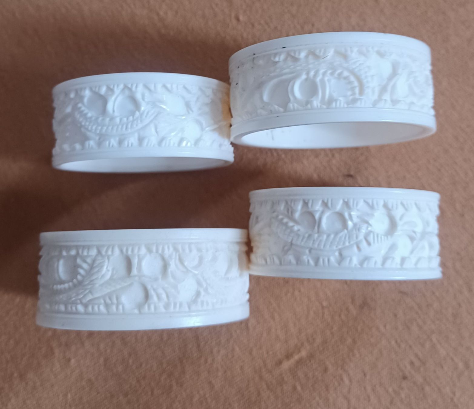 Sonstige Dekorationen & Accessoires: Serviettenringe Bein geschnitzt..Kanton China – Gebraucht aus gais von dun_c2xc 3