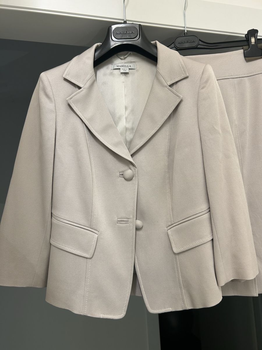 Marella Completi & Tailleur: Tailleur Marella gris perle – Nuovo (secondo la descrizione) da Pully venduto da rosipa