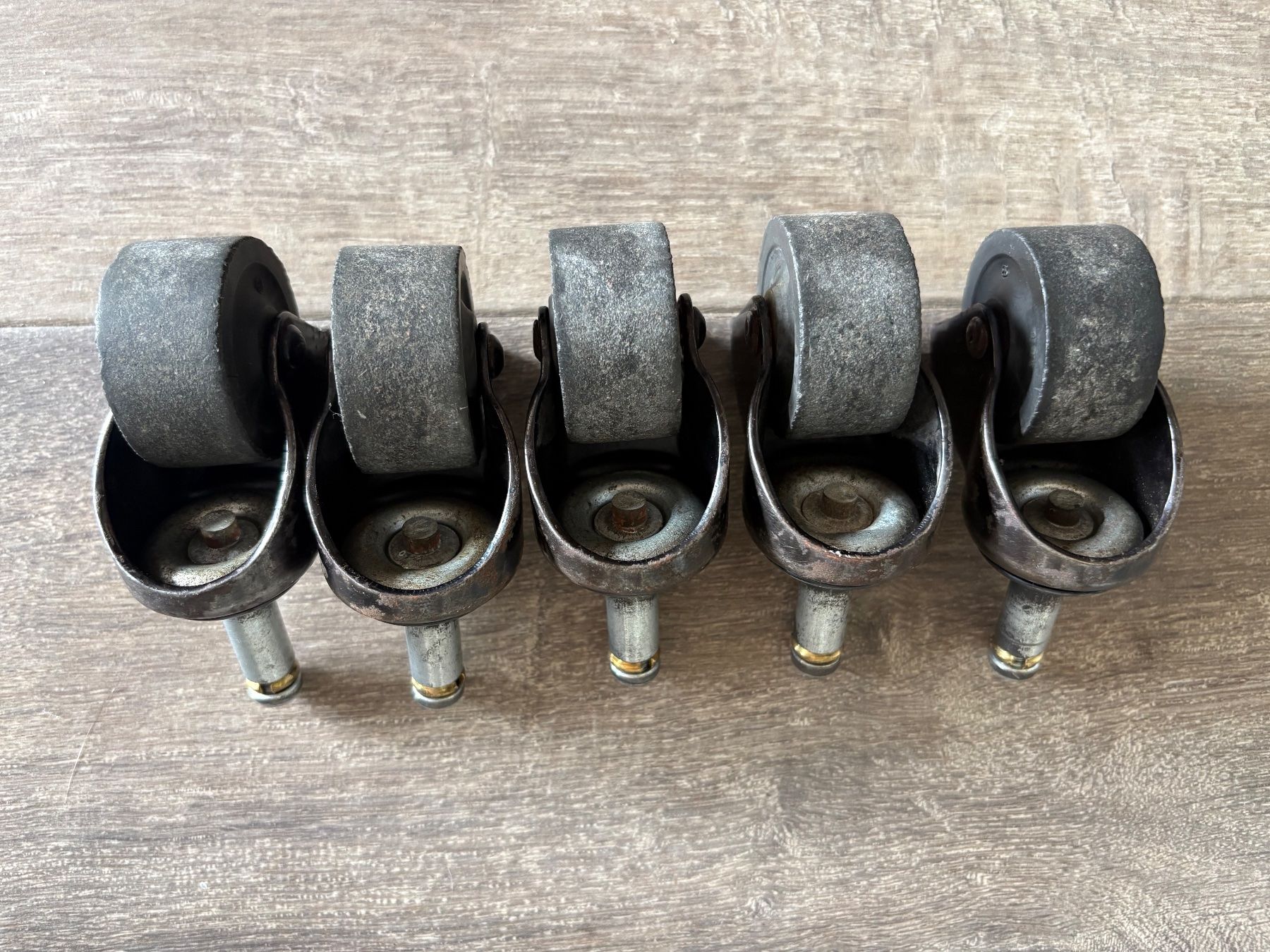 Altro per stoccaggio & trasporto: 5 Industrial, vintage Rollen Stuhlrollen – Usato da Schleinikon venduto da msfwmw2 1