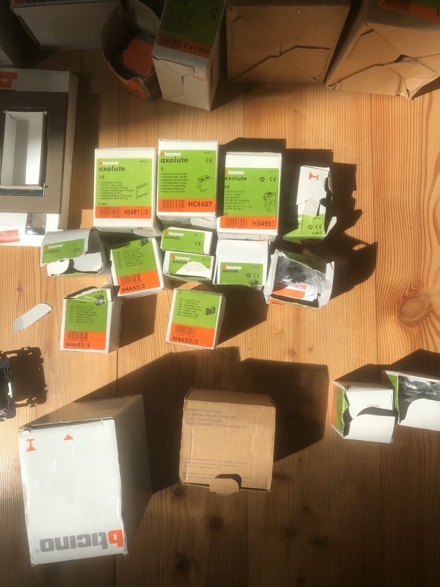 Interruttori: Lot Bticino électricité.  – Nuovo (secondo la descrizione) da Grangettes-Romont venduto da Guillaumegrangettes 4