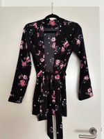 Kimono mit Gürtel und Blumenmuster