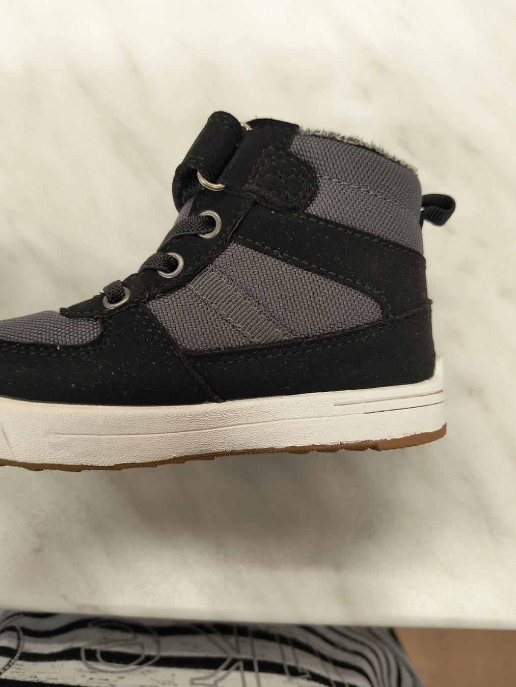 Viking Scarpe per ragazzi: Turnschuhe schwarz Gr. 24 Viking – Usato da Schöfflisdorf venduto da kin_2dp9 4