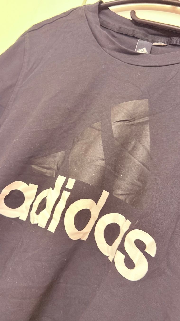 Adidas T-shirt: • Adidas T-Shirt • – Usato da Basel venduto da mendoza13 1
