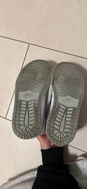 Herrenschuhe: Nike Jordan 1 High 36.5 – Gebraucht aus Thalwil von giulia123_ 4