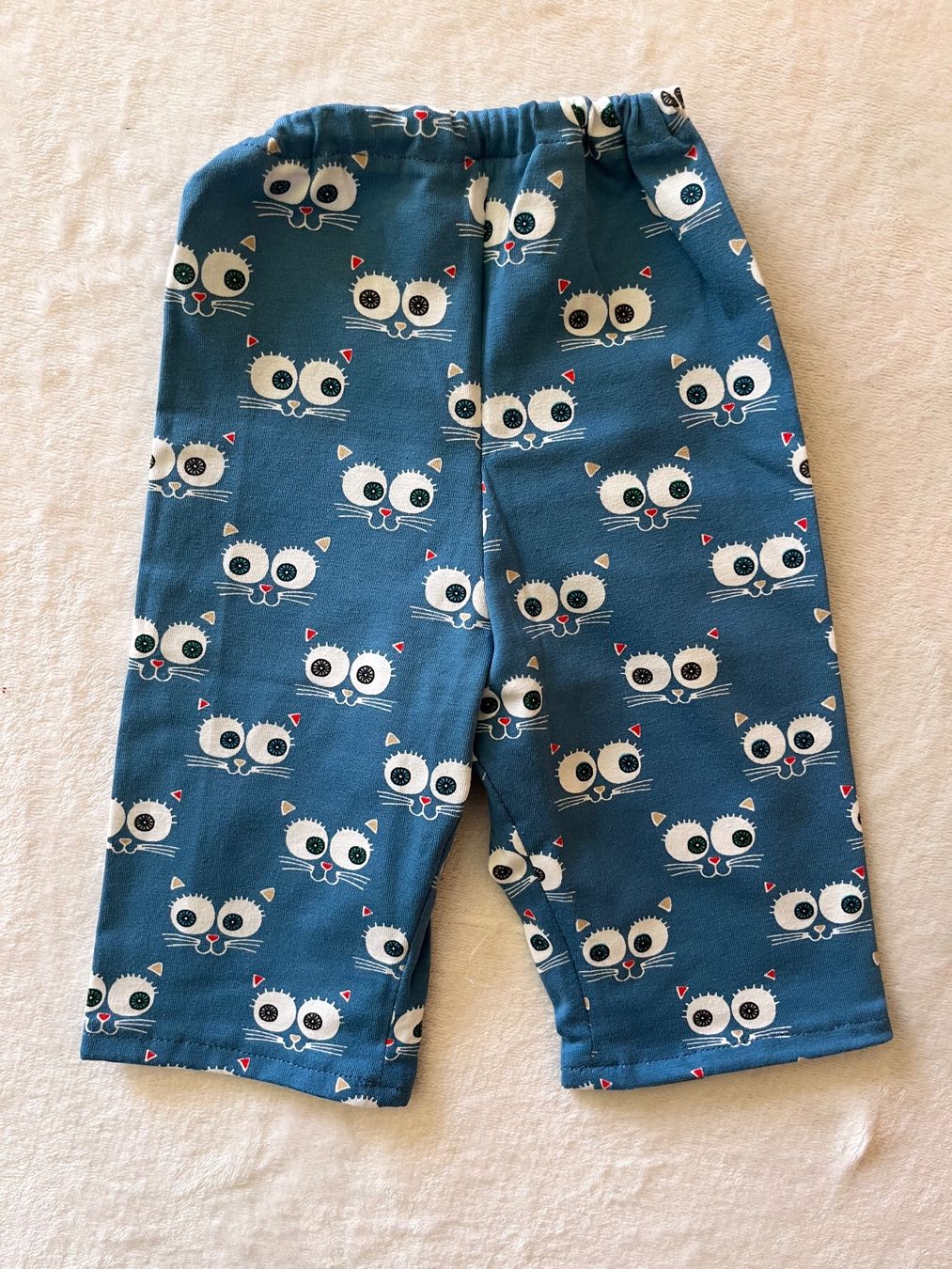 Pantaloni: 1 Kinderhose selbst genäht – Nuovo e nell'imballaggio originale da Büsserach venduto da bor_s88m