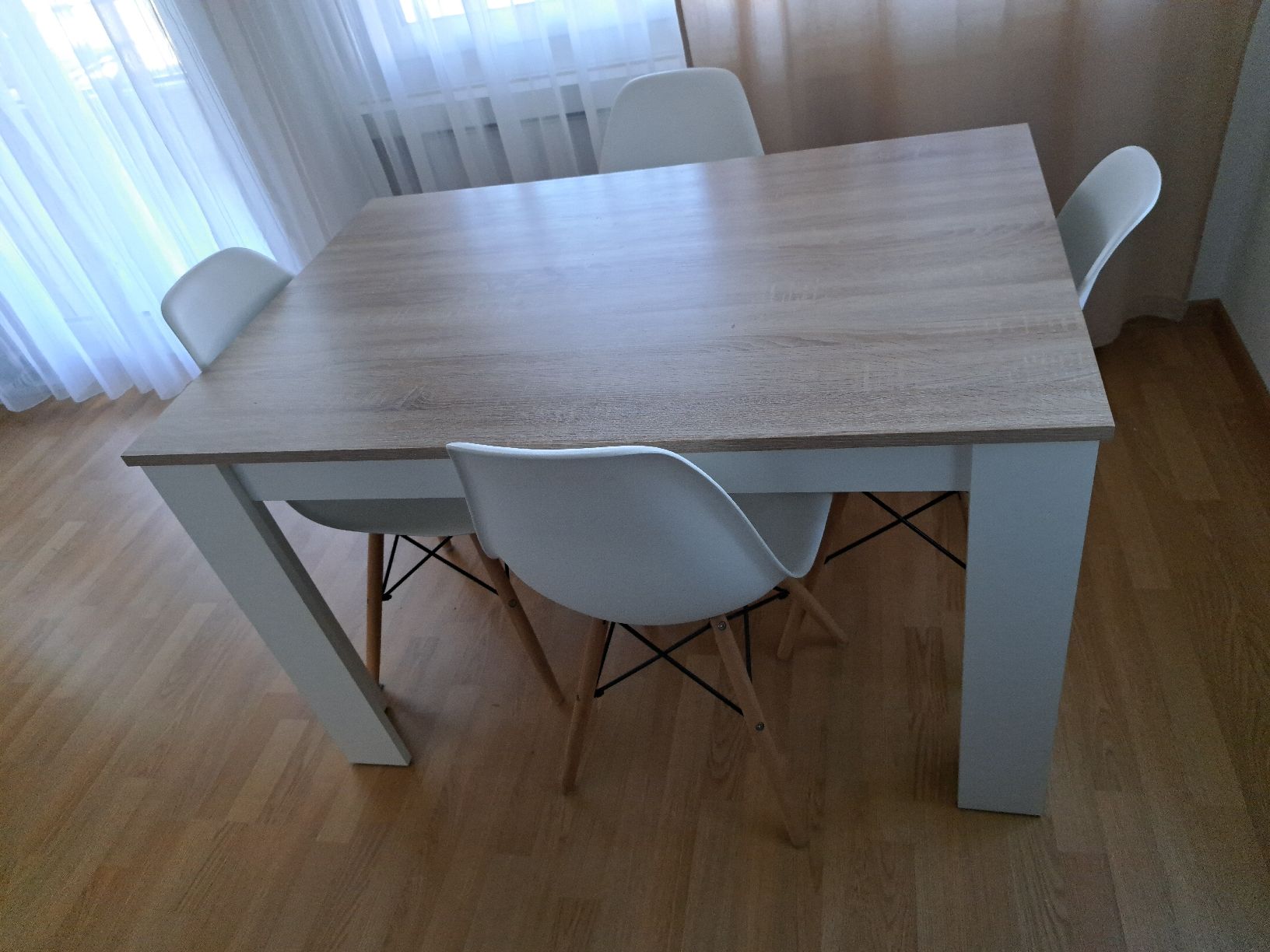 Tables: Esstisch mit Stühlen – D'occasion à St. Gallen par Simbalyne