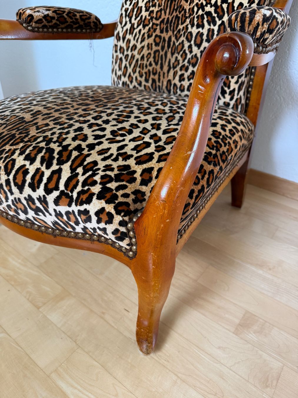 Poltrone: Sessel Holz mit Leopardenmuster – Usato da Russikon venduto da manureloop 7