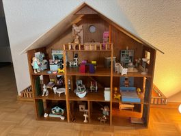 Kinder Puppenhaus mit voller Ausstattung (Figuren und Möbel)